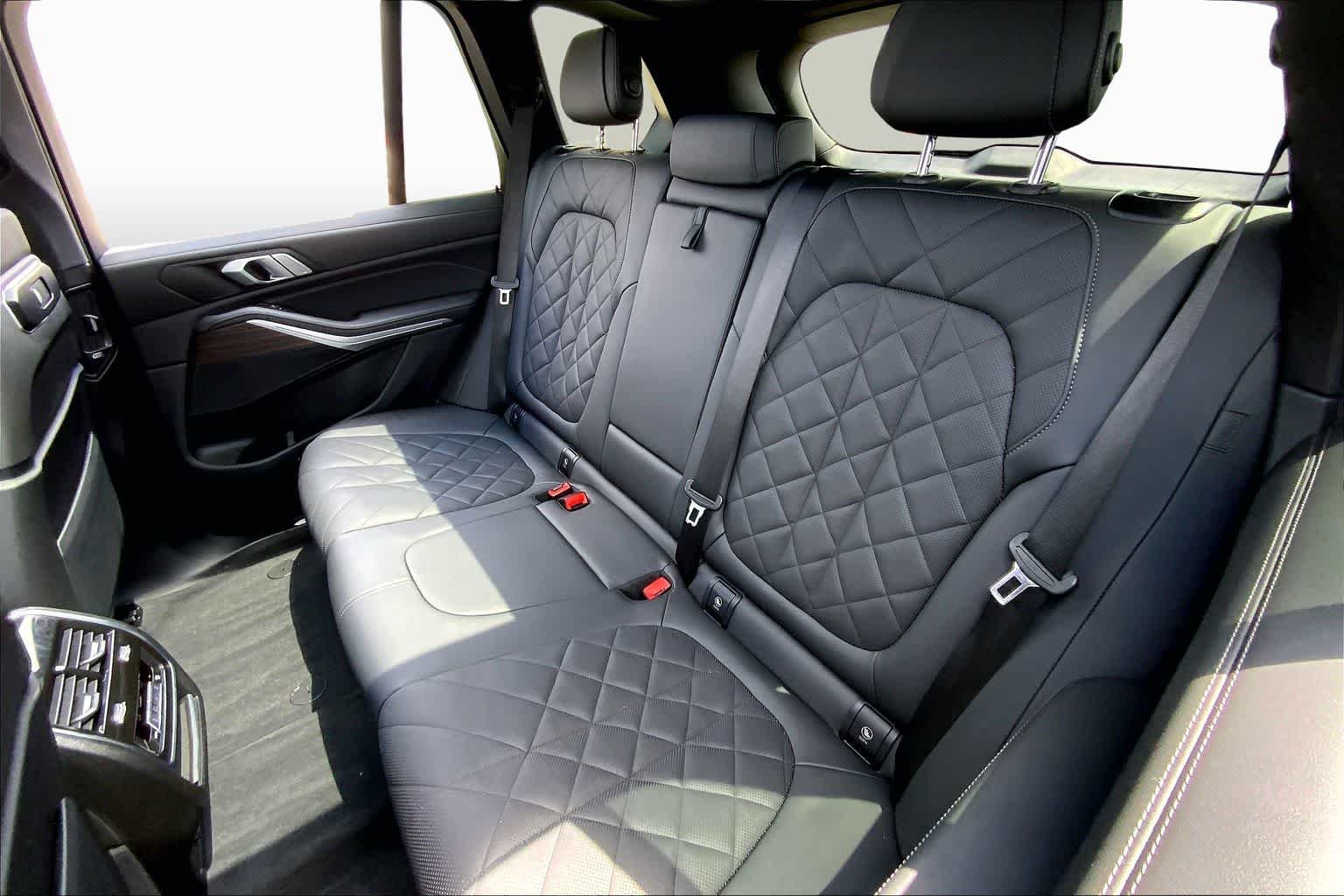 Used 2025 Carbon Black Metallic BMW sDrive40i image 20