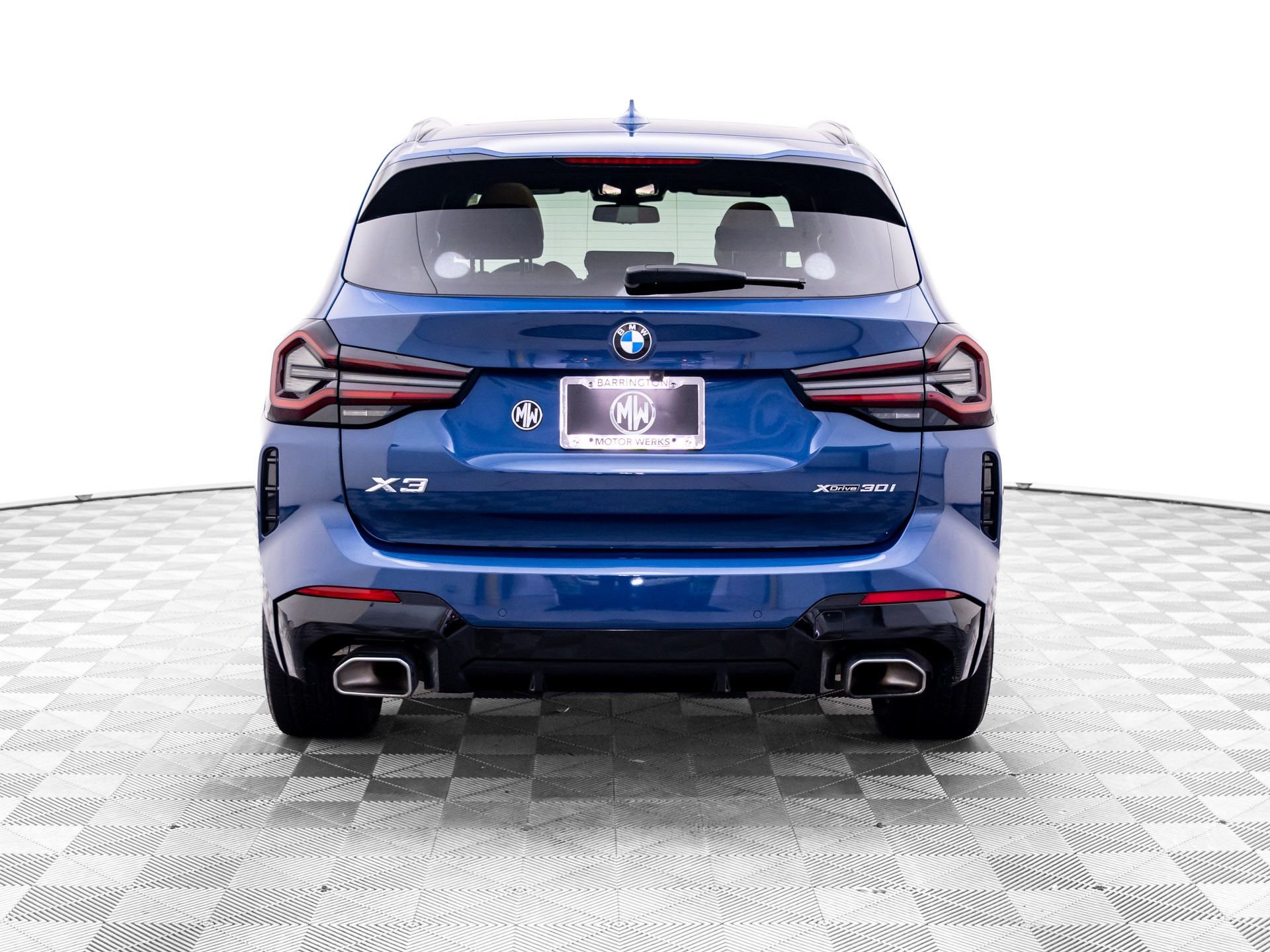 Used 2024 Blue BMW xDrive30i image 5