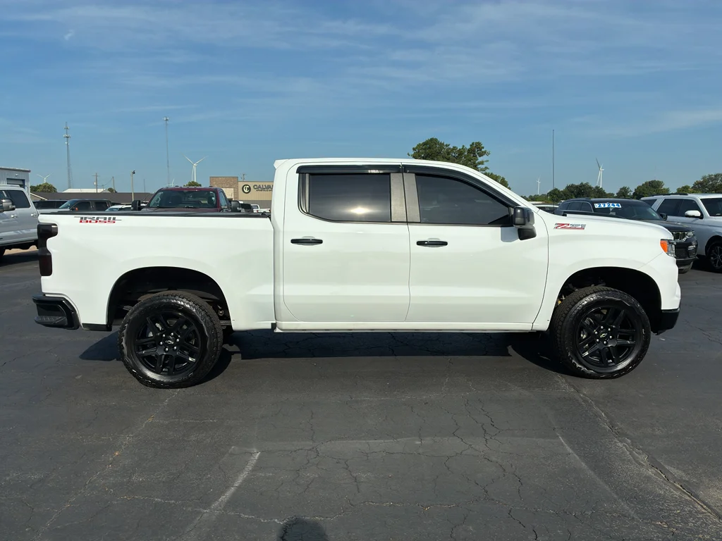 Used 2025 Summit White Chevrolet LT Trail Boss image 4