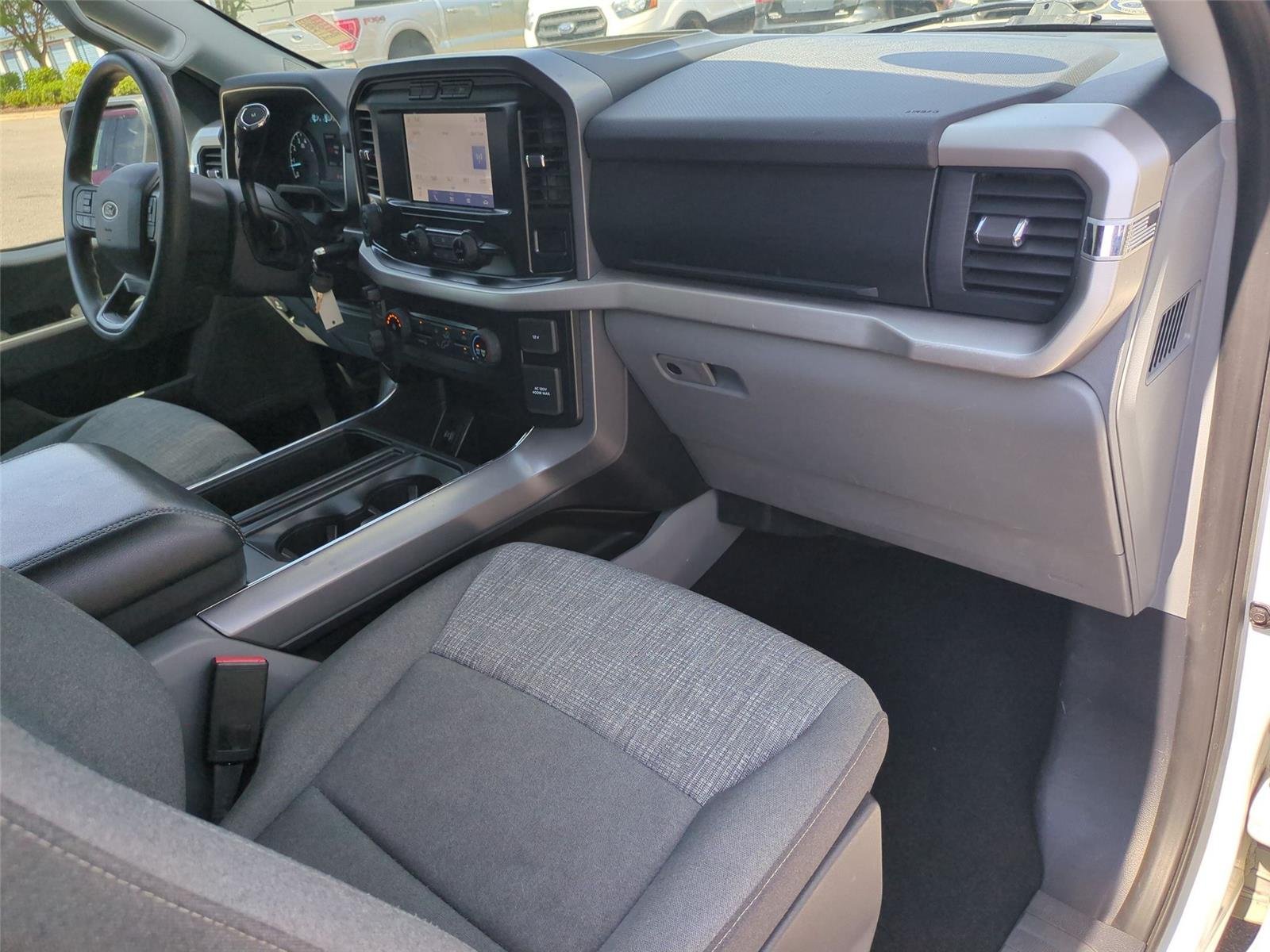 Used 2022 Oxford White Ford XLT image 32