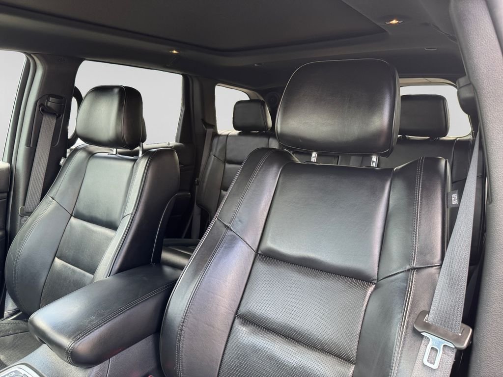 Used 2019 Diamond Black Jeep Overland image 17