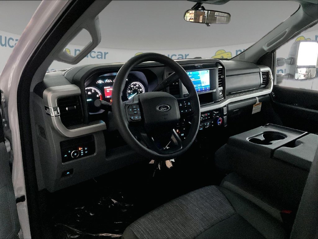 New 2026 Oxford White Ford XLT image 9