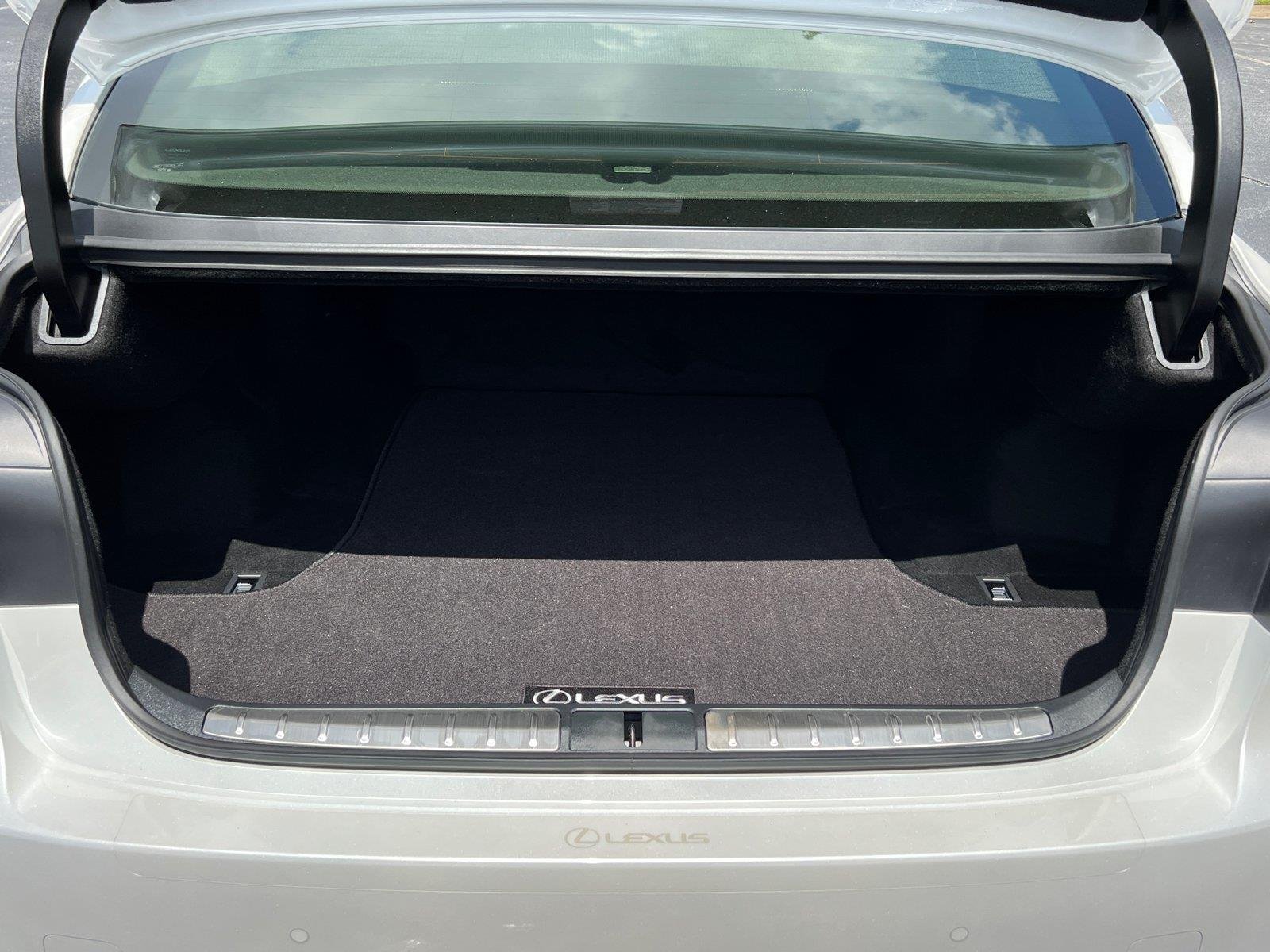 Used 2023 Eminent White Pearl Lexus 500 Luxury image 18