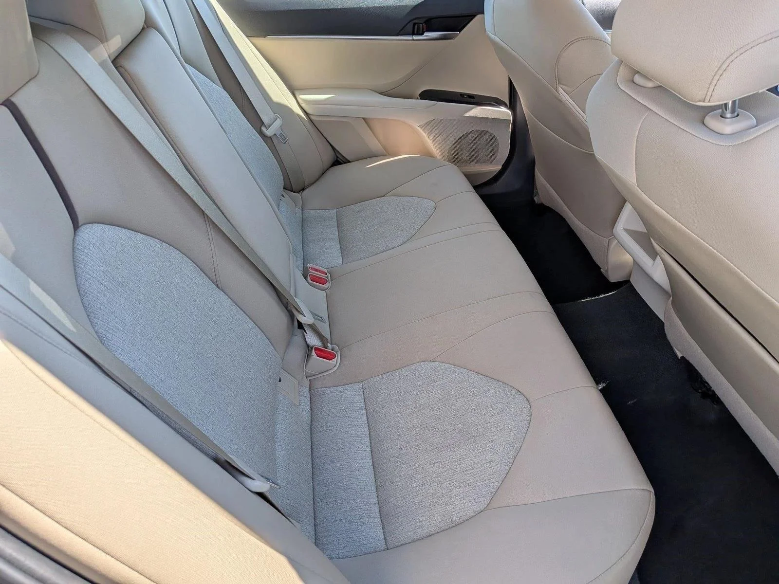 Used 2019 Galactic Aqua Mica Toyota LE image 18