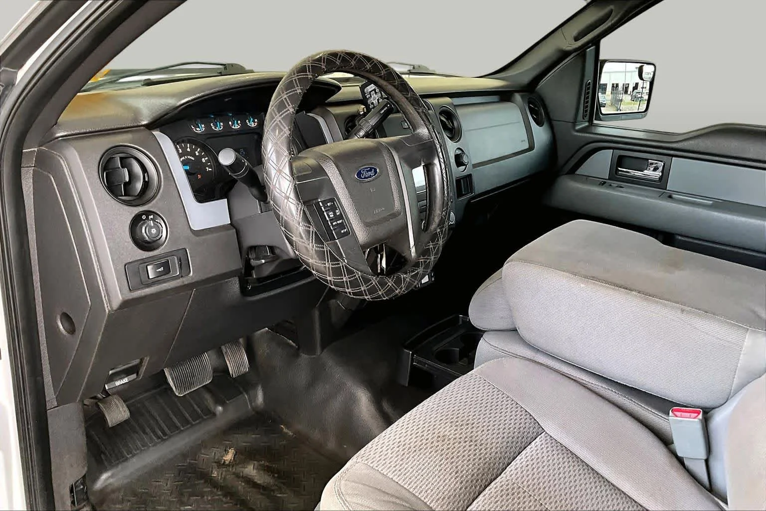 Used 2014 Oxford White Ford XL image 16