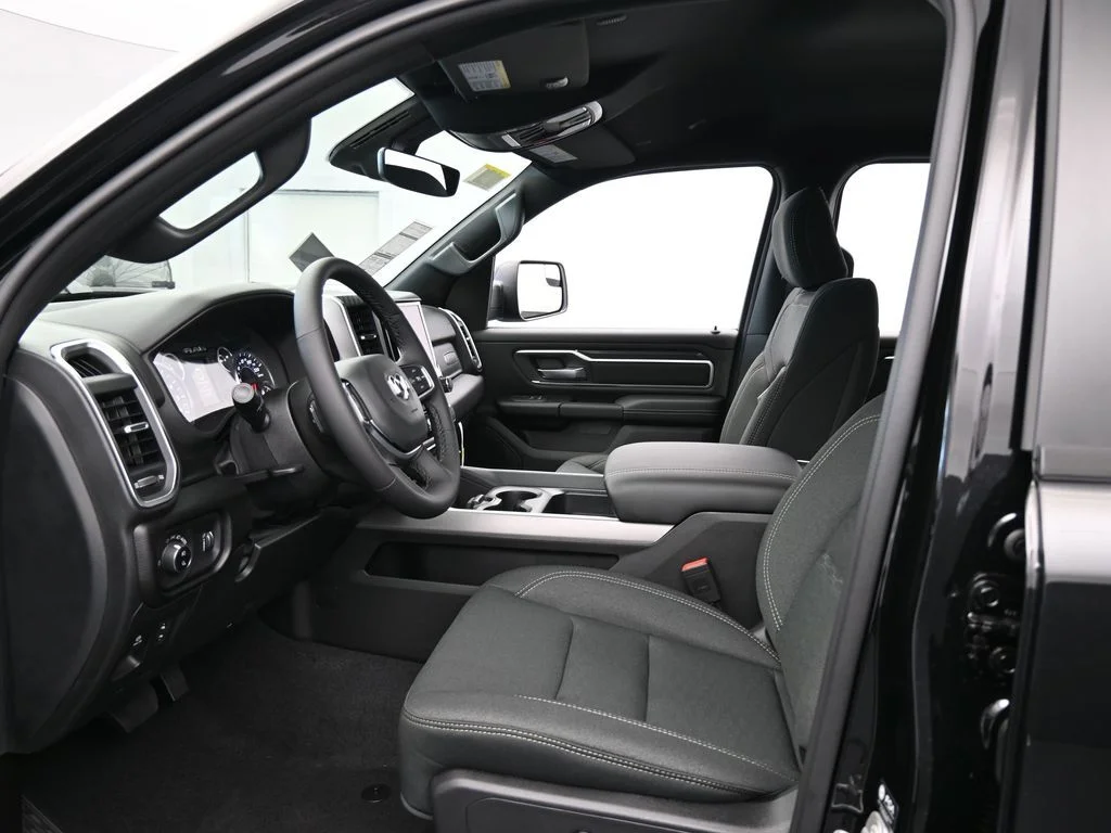 New 2026 Diamond Black Crystal Pearl-Coat Exterior Paint RAM Big Horn/Lone Star image 11