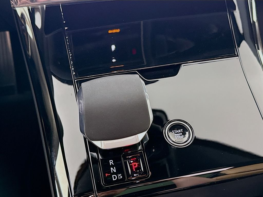 New 2026 Santorini Black Land Rover Dynamic SE image 18