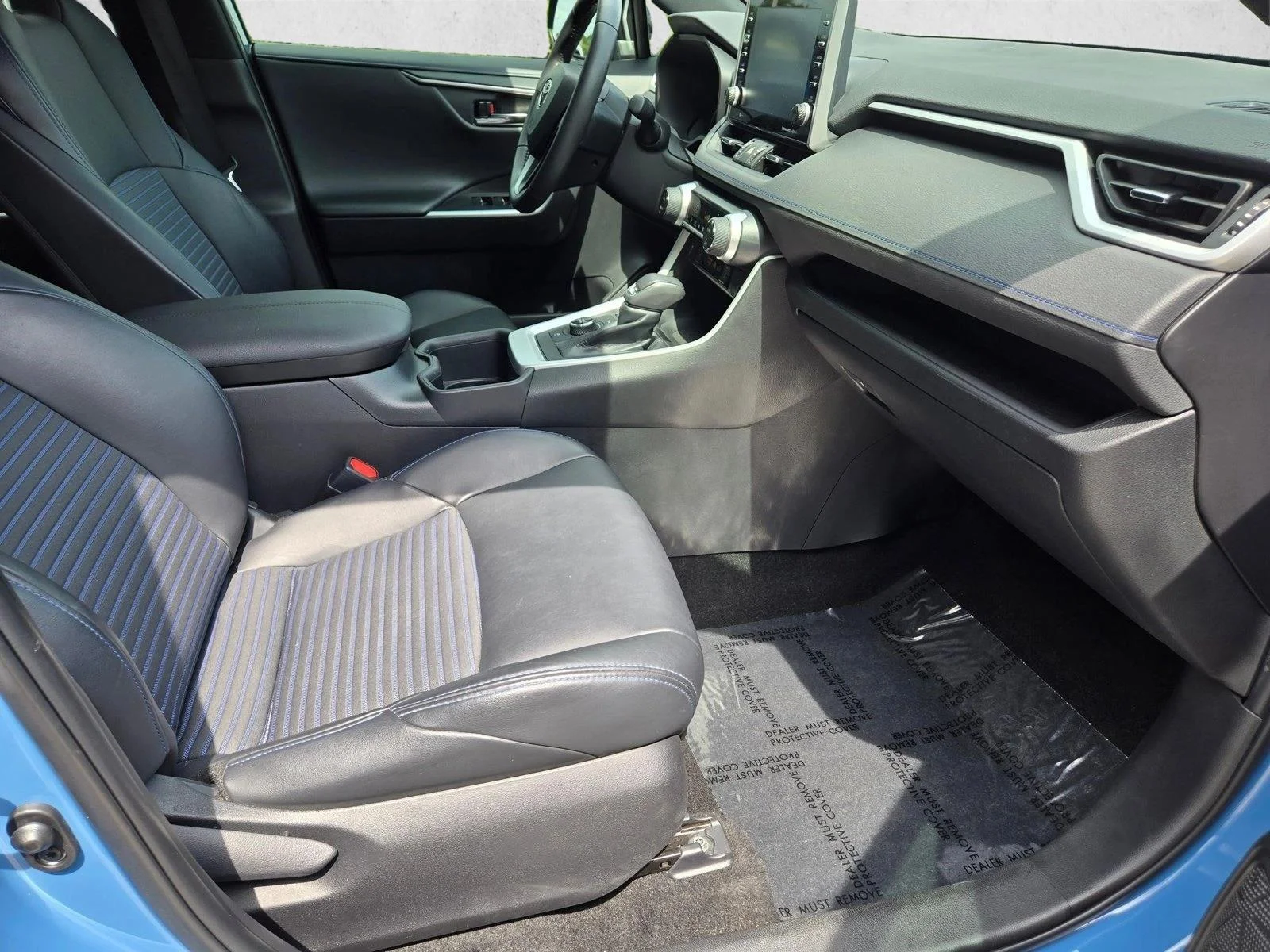 Used 2022 Cavalry Blue/Midnight Black Metallic Toyota Hybrid XSE image 19