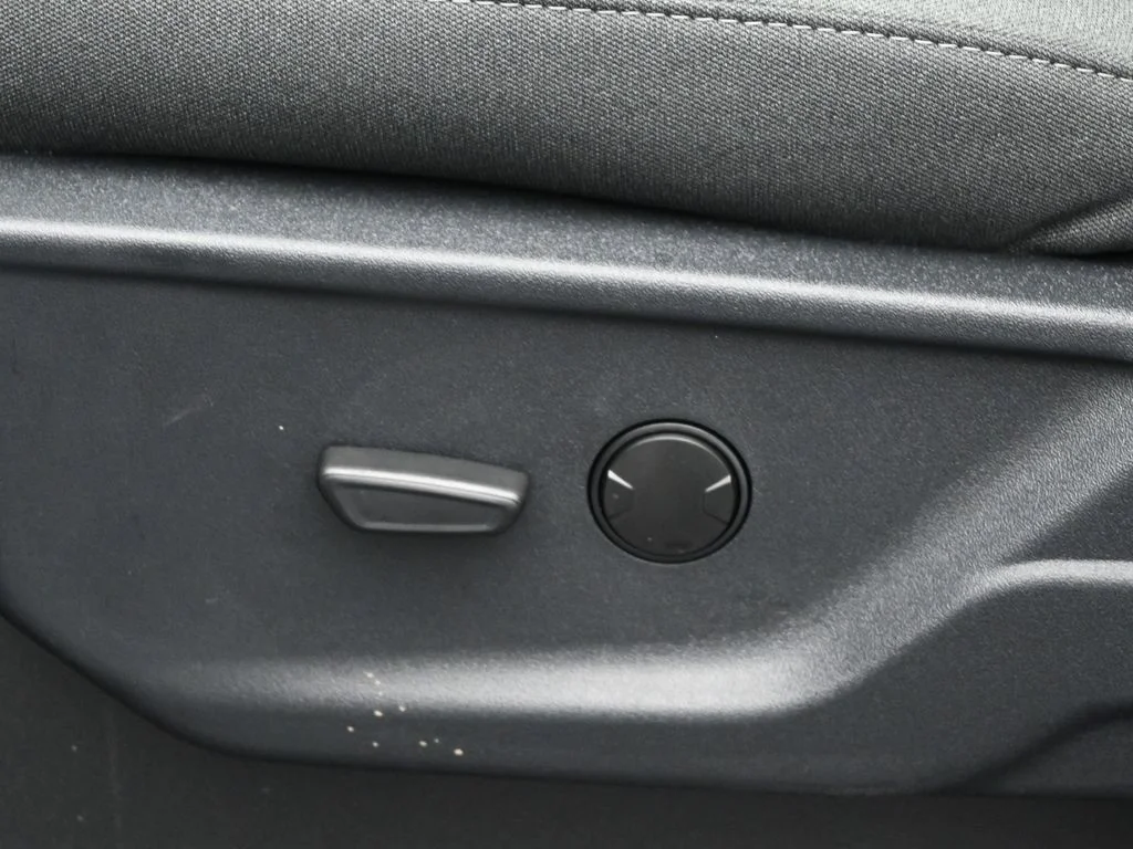 New 2026 Agate Black Metallic Ford XLT image 9