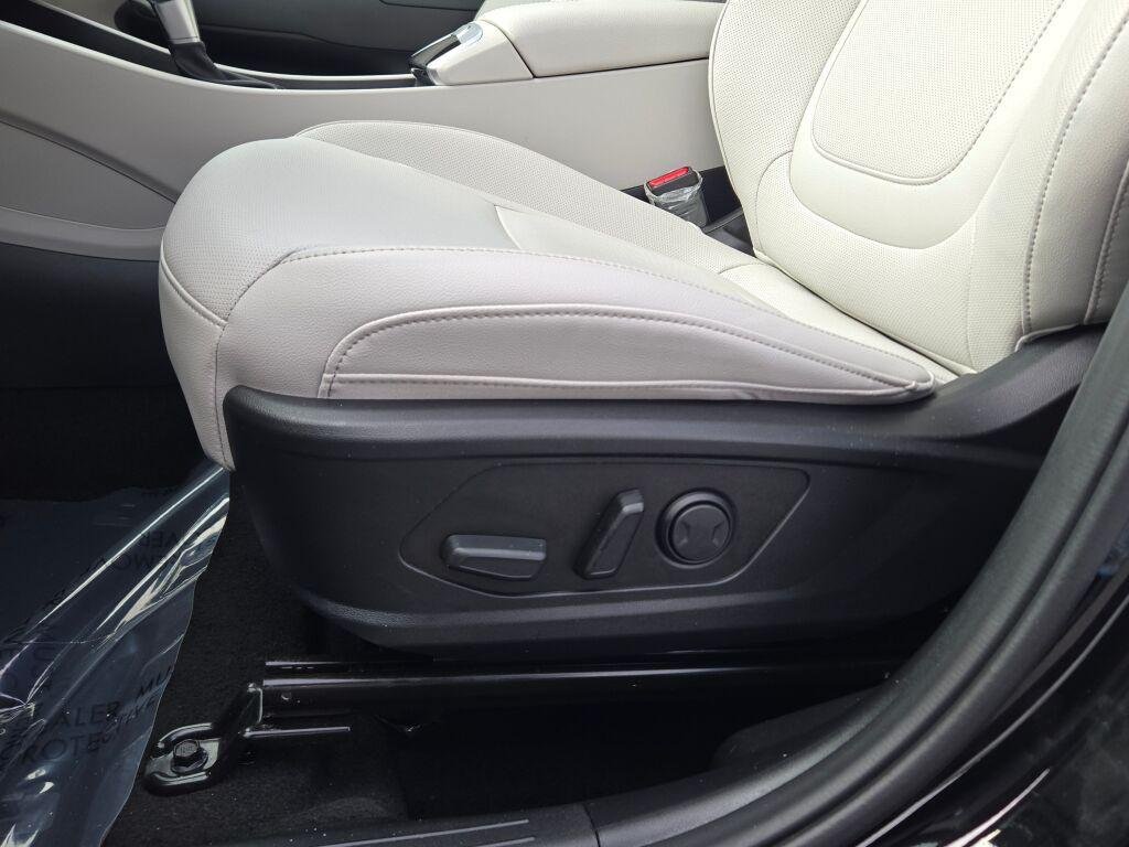 New 2025 Black Hyundai SEL Convenience AWD image 25