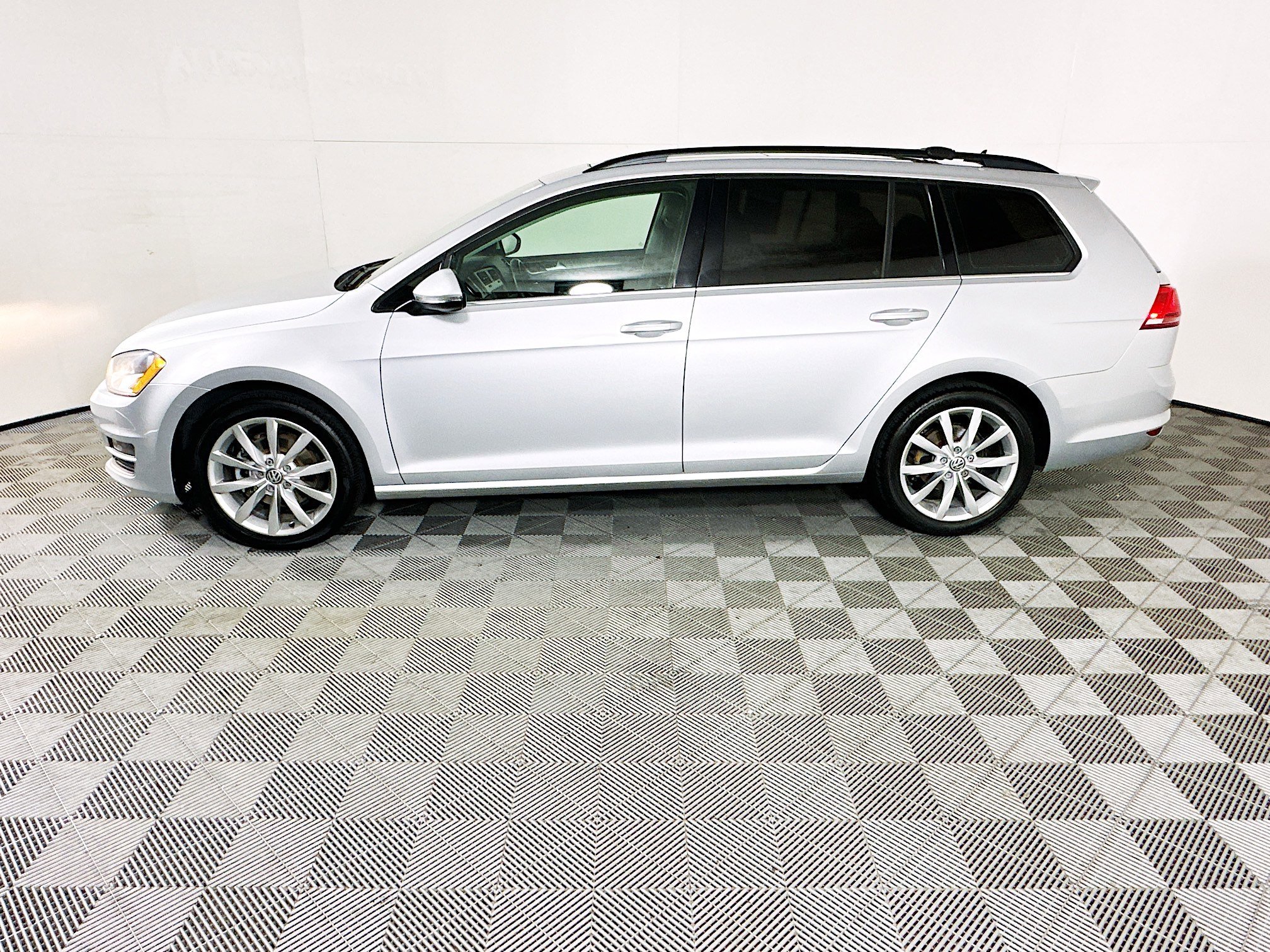 2016 Volkswagen Golf thumbnail 8