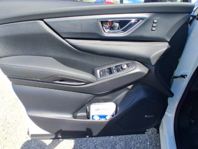 New 2026 CRYSTAL WHITE PEARL Subaru Limited 7-Passenger image 13