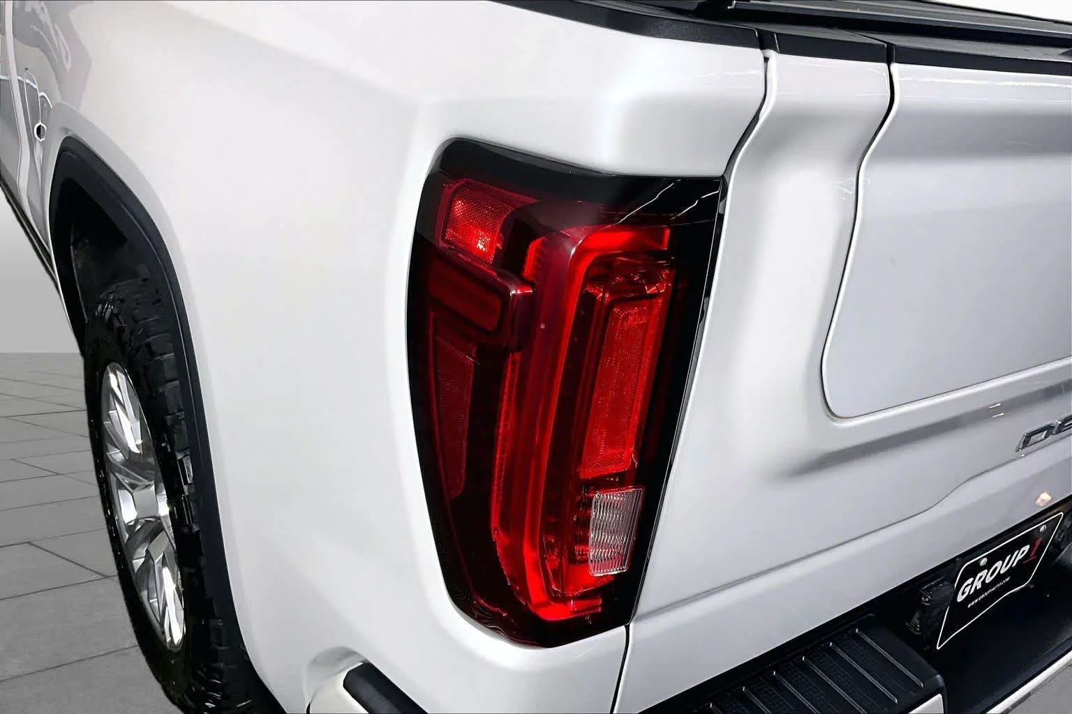 Used 2023 White Frost Tricoat GMC Denali image 28
