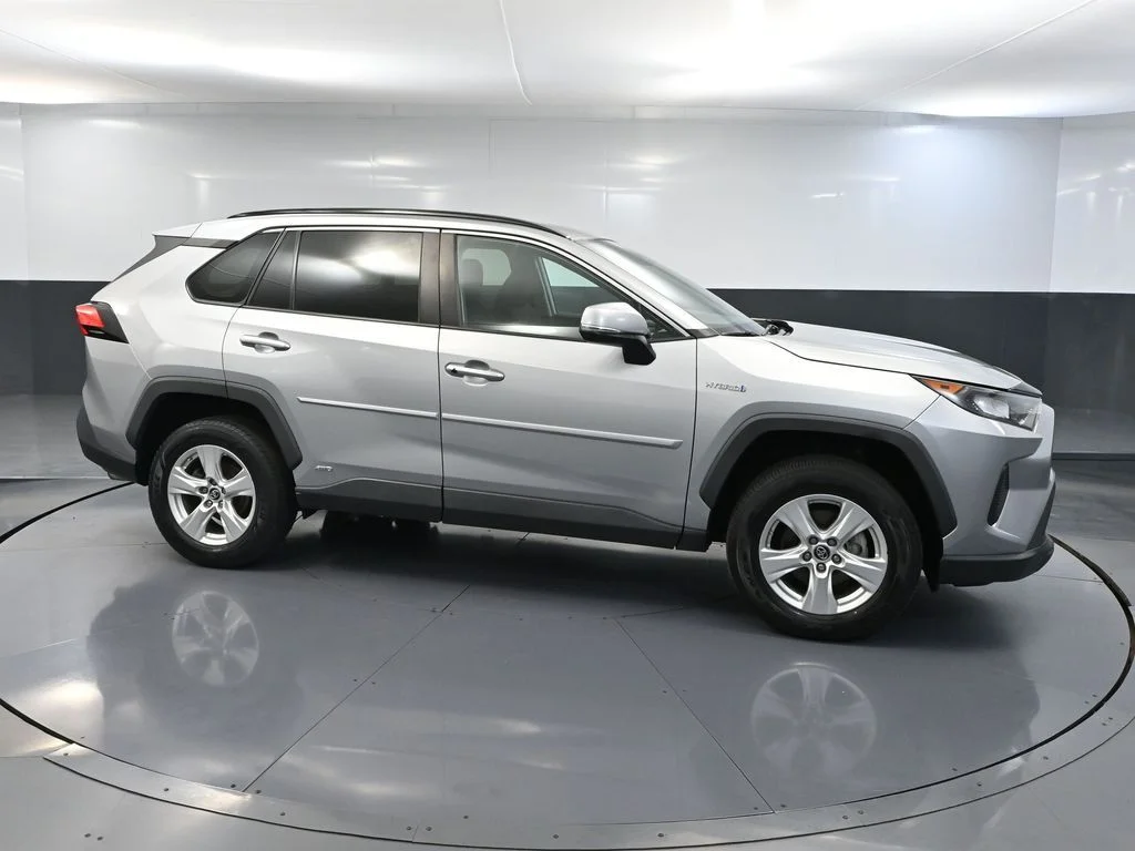 Used 2019 Silver Toyota LE image 4