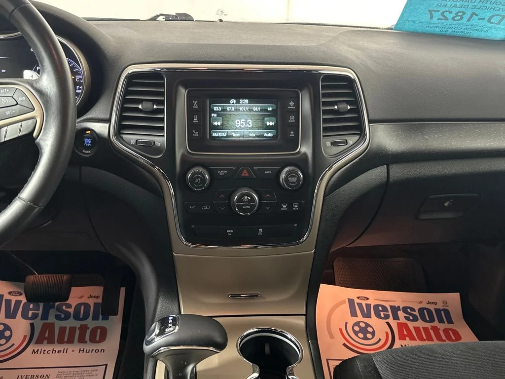 Used 2015 Silver Jeep Laredo image 26