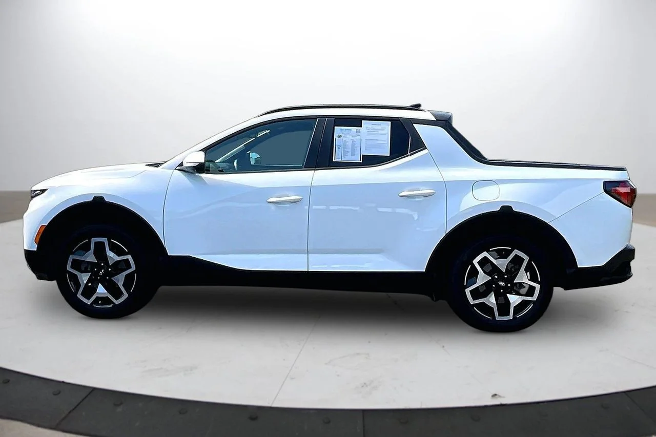 Used 2022 White Hyundai Limited image 5