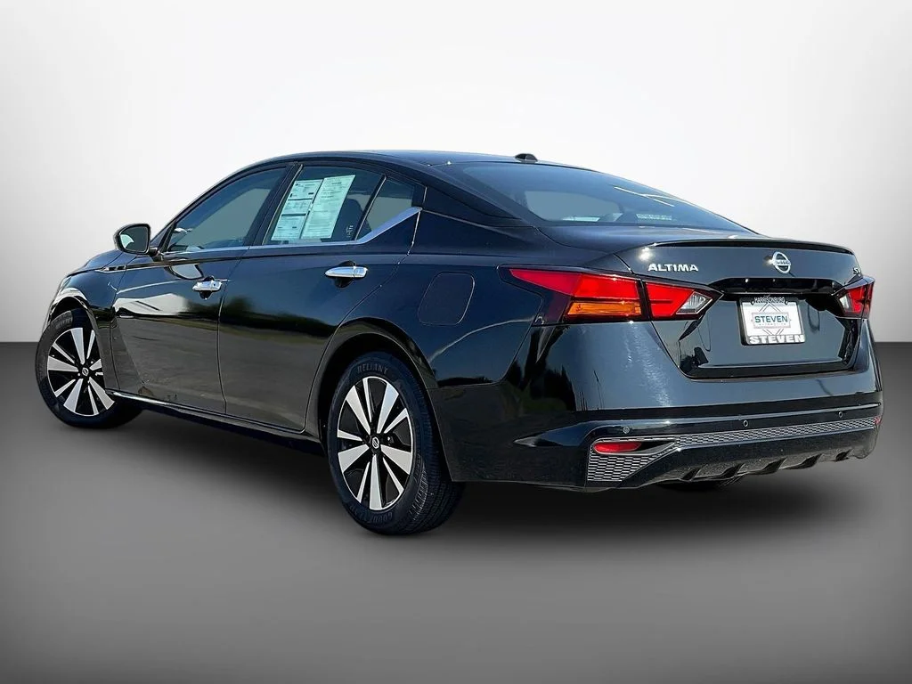 Certified Used 2021 Super Black Nissan 2.5 SV image 4