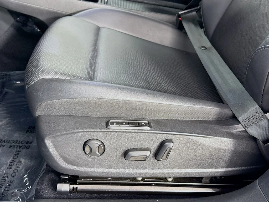 Used 2021 Silver Volkswagen Pro S image 19