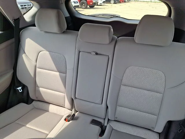 Used 2018 Silver Hyundai SEL image 18