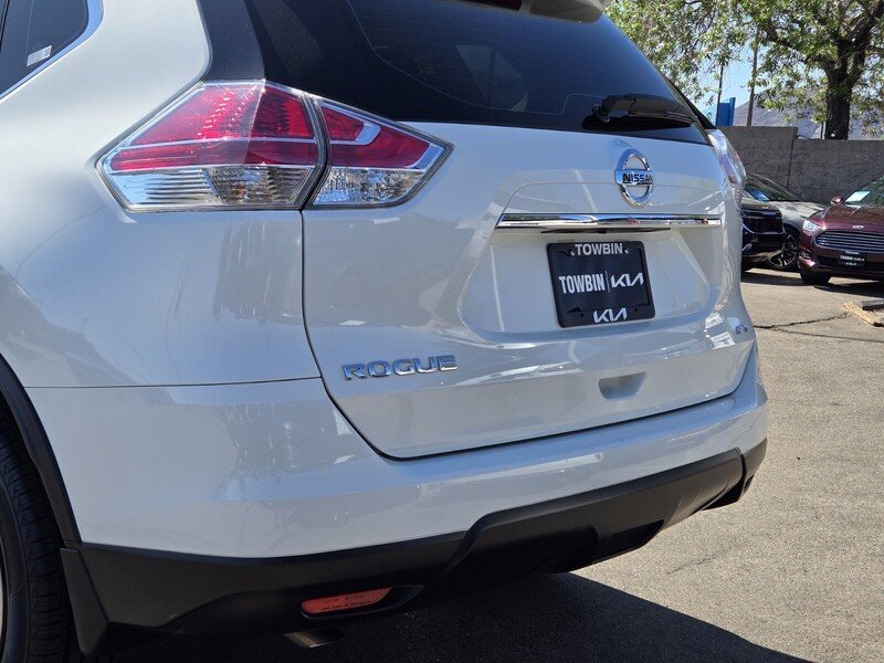 Used 2016 White Nissan S image 6
