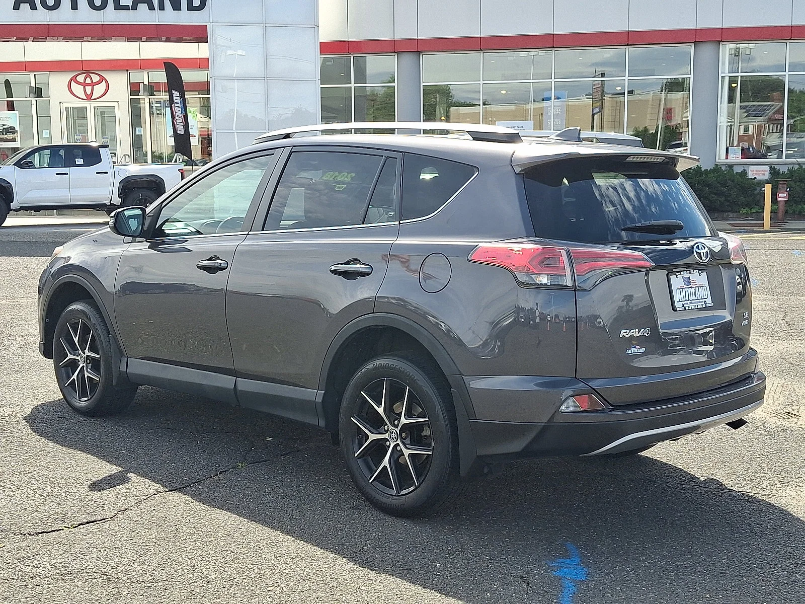 Used 2018 Magnetic Gray Metallic - 1G3 Toyota SE image 5