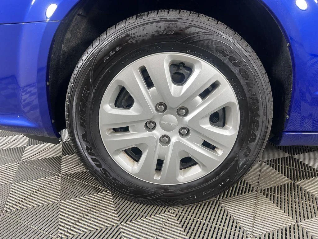 Used 2019 Indigo Blue Dodge SE image 21