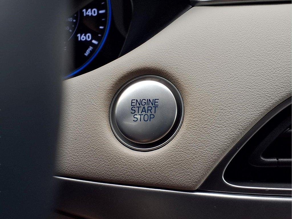 Used 2022 Hyper White Hyundai SEL image 18