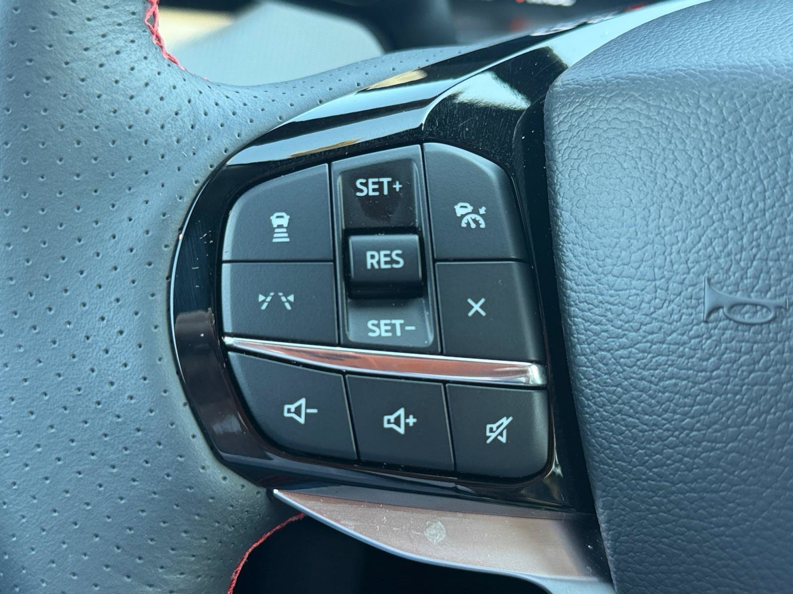 2026 Ford Explorer ST-Line - Photo 19