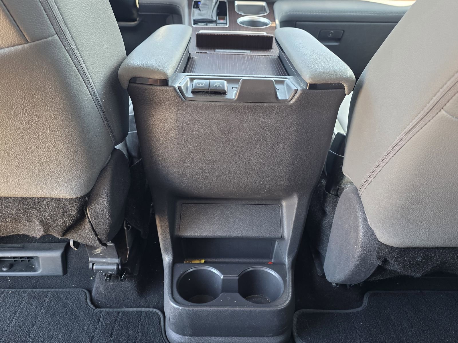 Used 2021 Silver Toyota XLE image 30