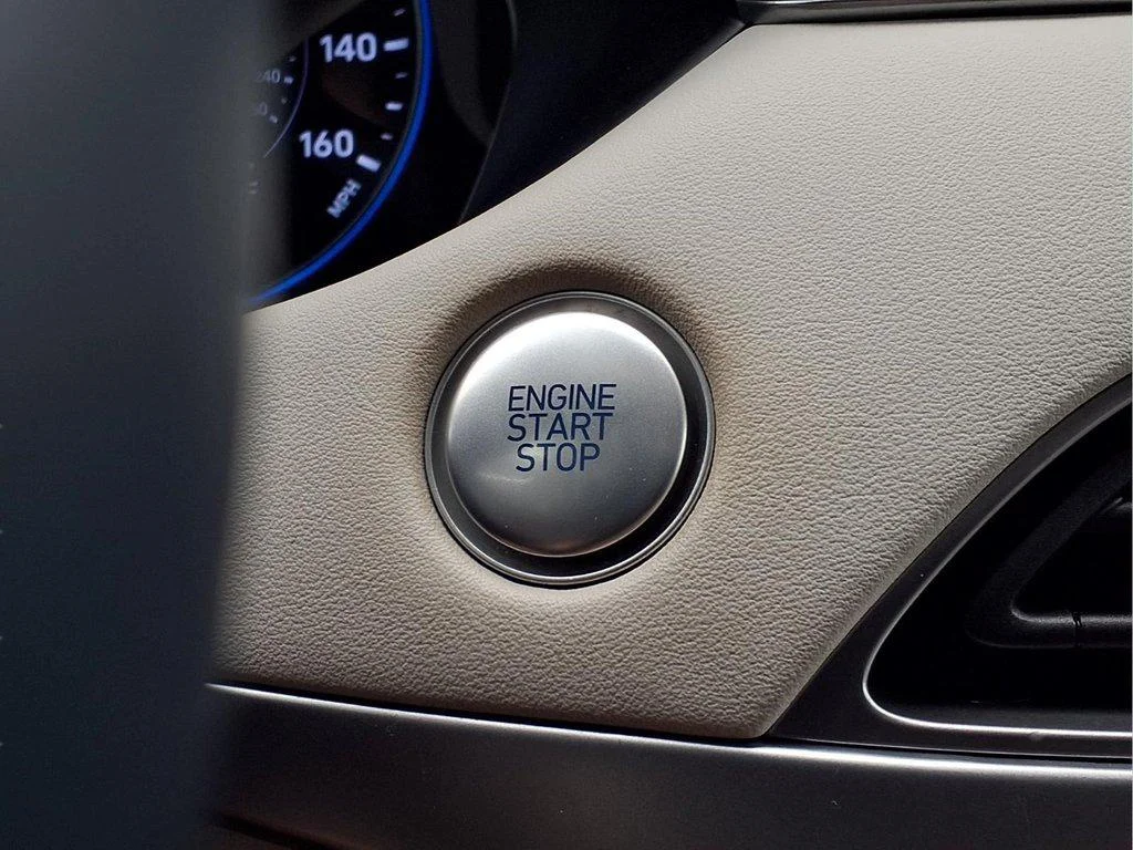 Used 2022 Hyper White Hyundai SEL image 18