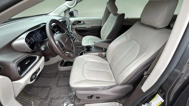 Used 2017 Gray Chrysler Touring L Plus image 18