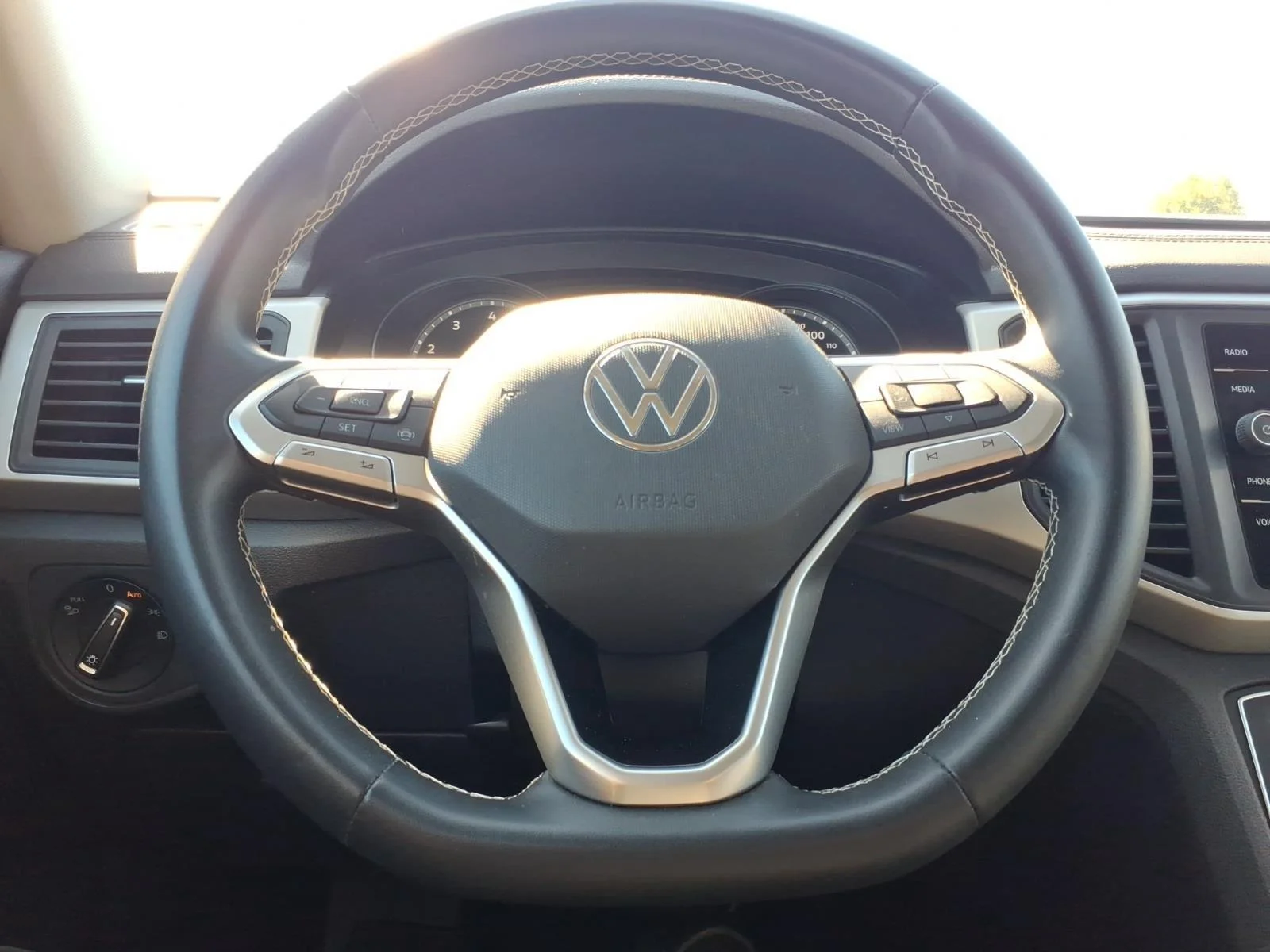 Used 2021 Platinum Gray Metallic Volkswagen 2.0T SE image 25