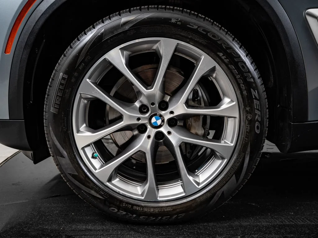 Used 2024 Skyscraper Grey Metallic BMW xDrive40i image 13
