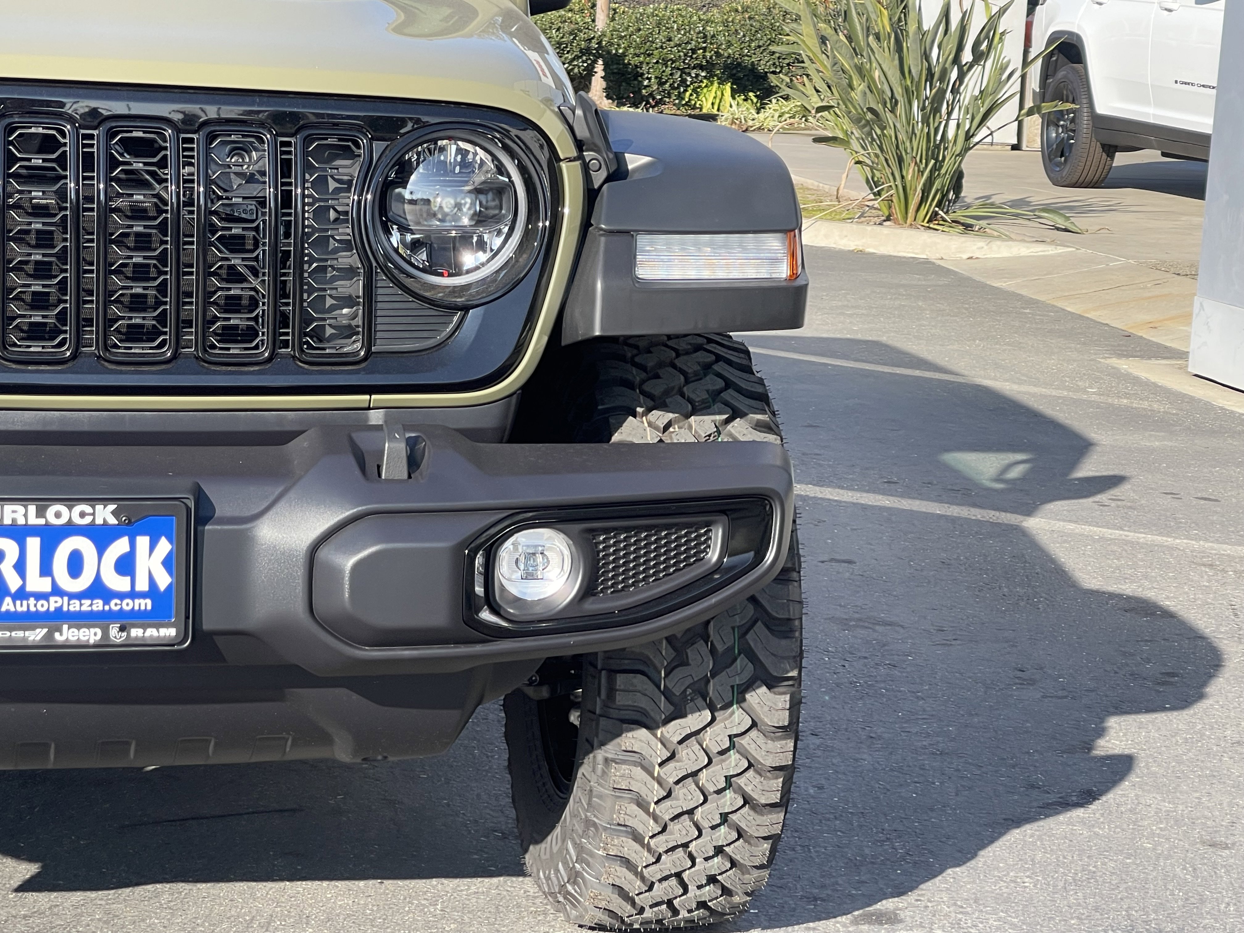 View vehicle photo 6