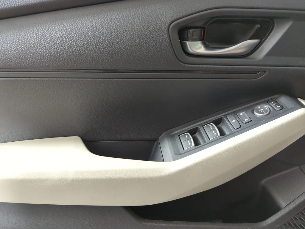 New 2026 Platinum White Pearl Honda LX image 13