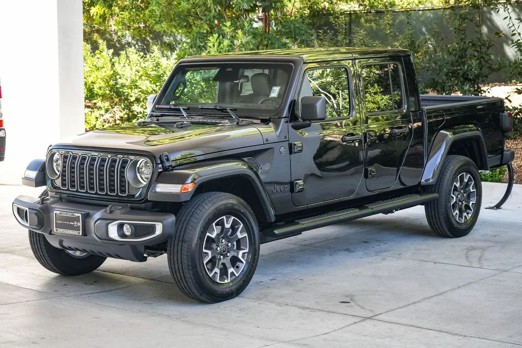 New 2026 Black Clear-Coat Exterior Paint Jeep Sahara image 3