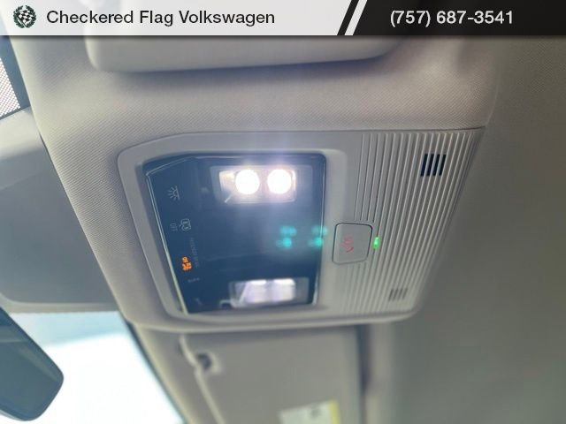 Used 2025 Pure White Volkswagen 2.0T SE w/Technology image 18