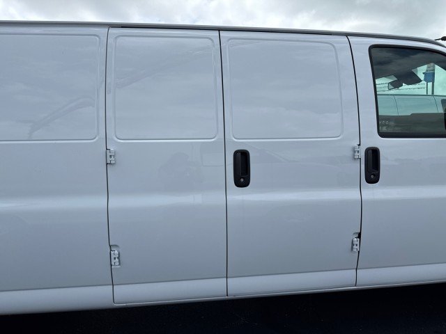 2025 Chevrolet Express Cargo Work Van - Photo 10