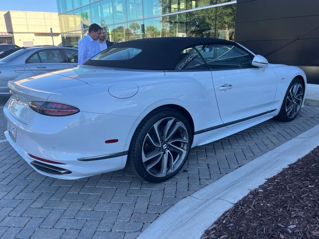 Used 2025  Bentley Speed image 5