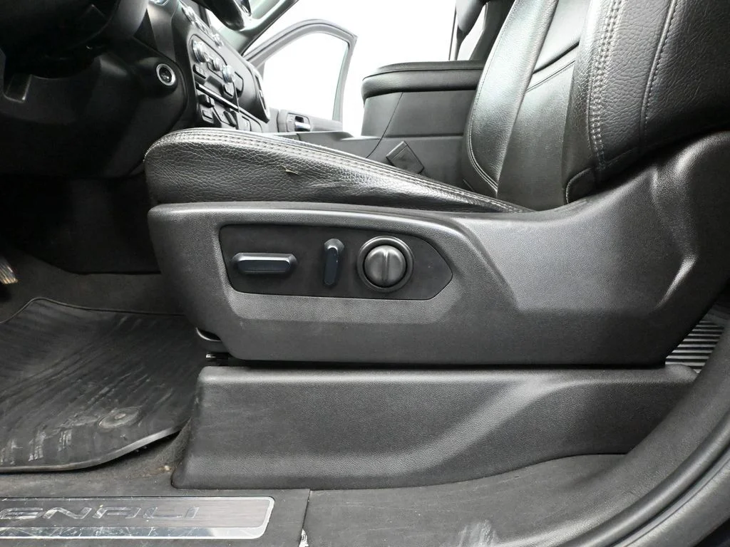 Used 2023 Black GMC Denali image 25