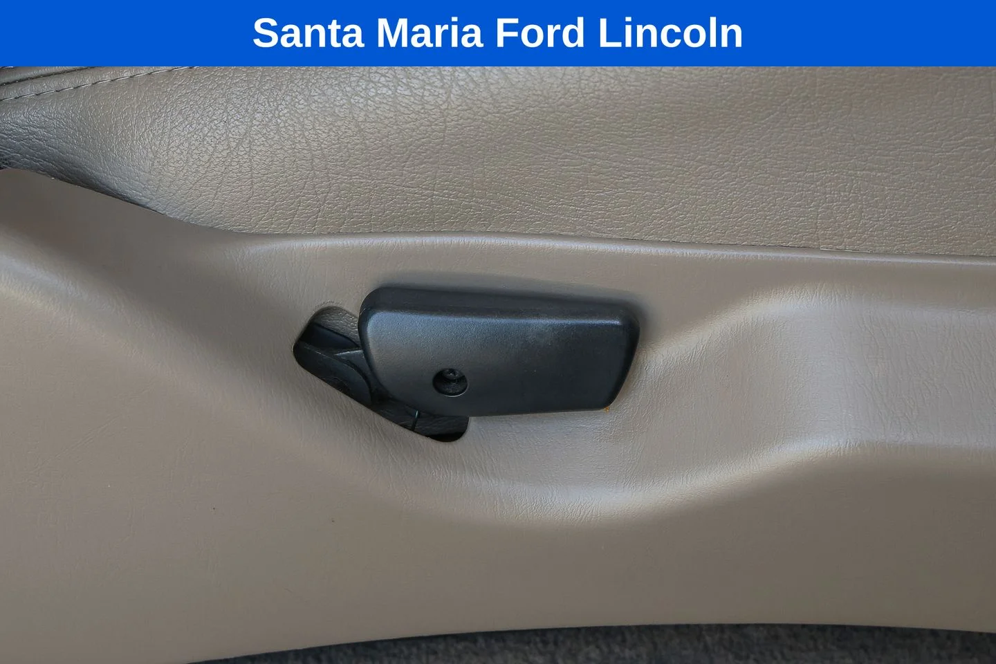 Used 2000 Black Ford Lariat image 31