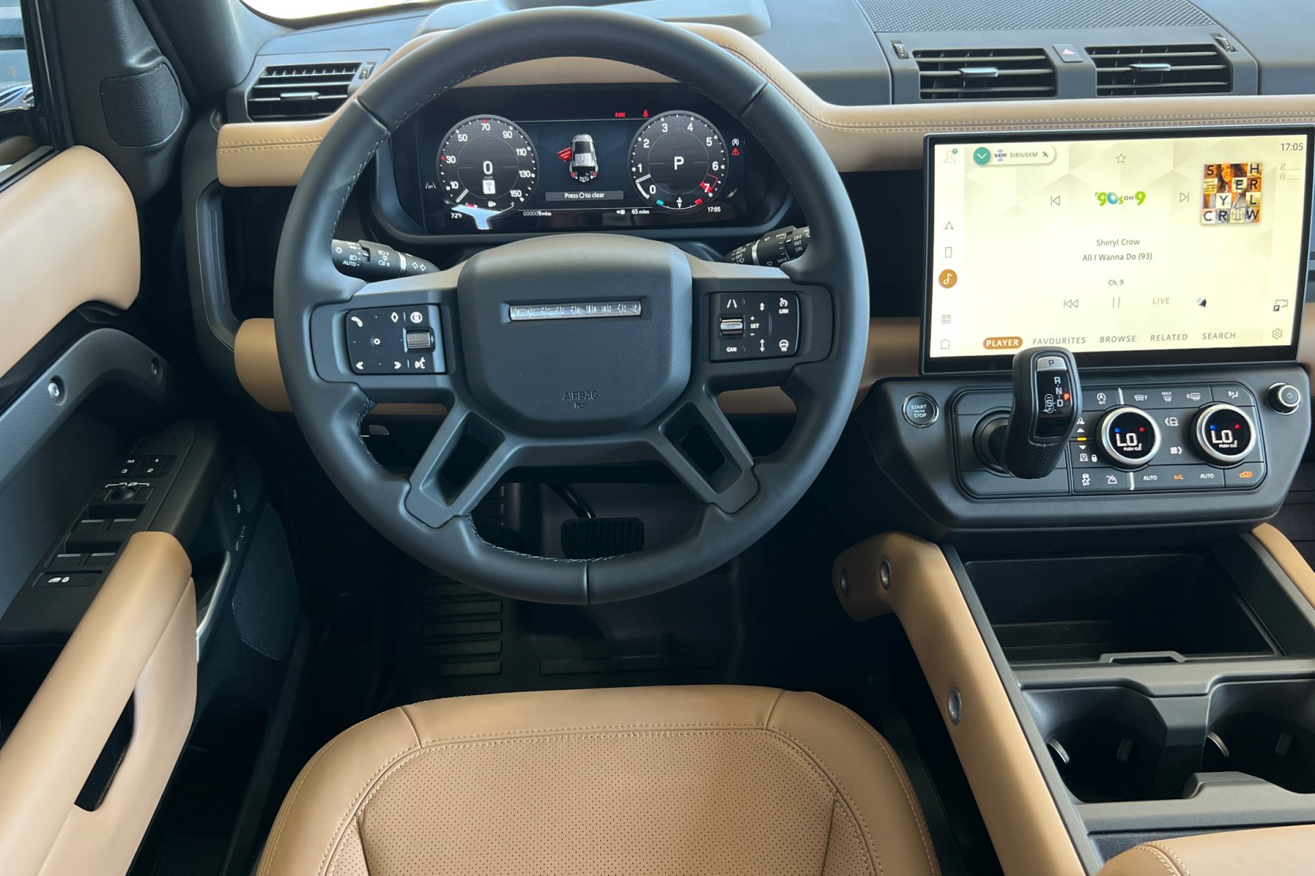 New 2026 Santorini Black Land Rover X-Dynamic SE image 16