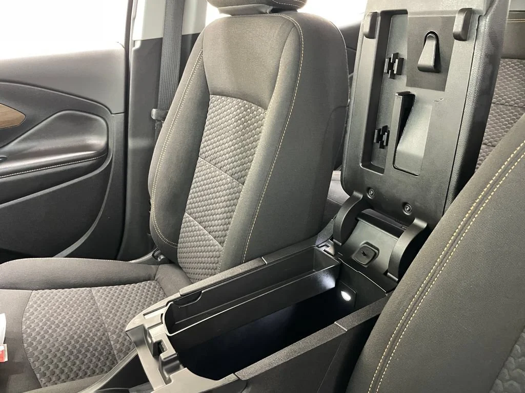 Certified Used 2019 SUMMIT WHITE GMC SLE image 30