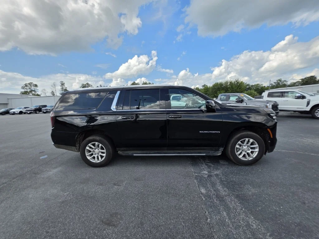 Used 2025 Black Chevrolet LT image 7