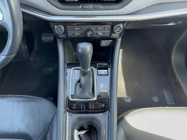 Used 2022 Laser Blue Pearl Coat Jeep Latitude Lux image 20