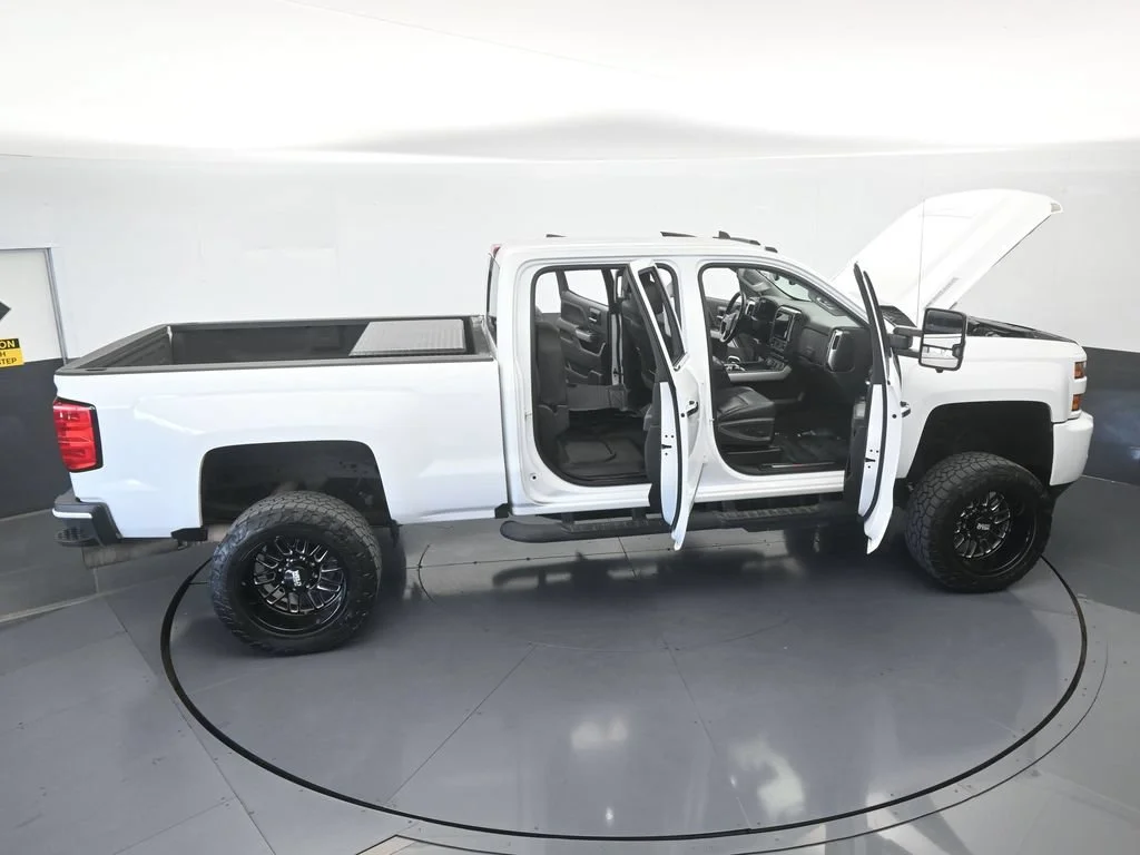 Used 2018 Summit White Chevrolet LTZ image 77