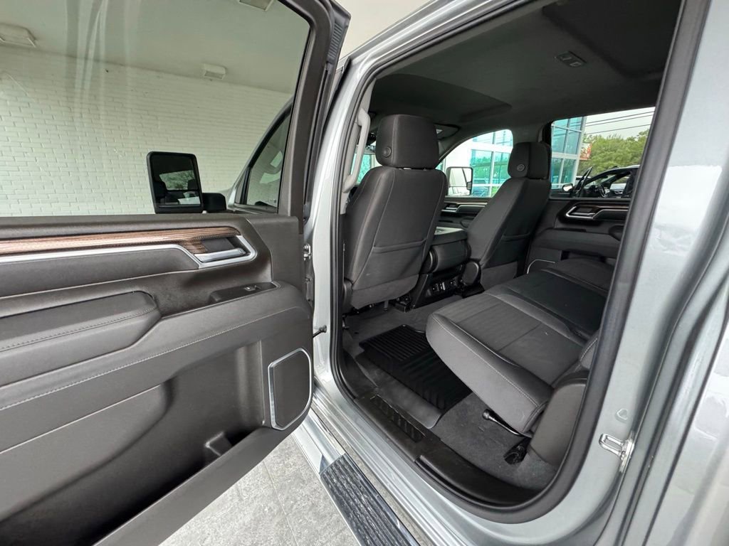 Used 2025 Sterling Gray Metallic Chevrolet LT image 19