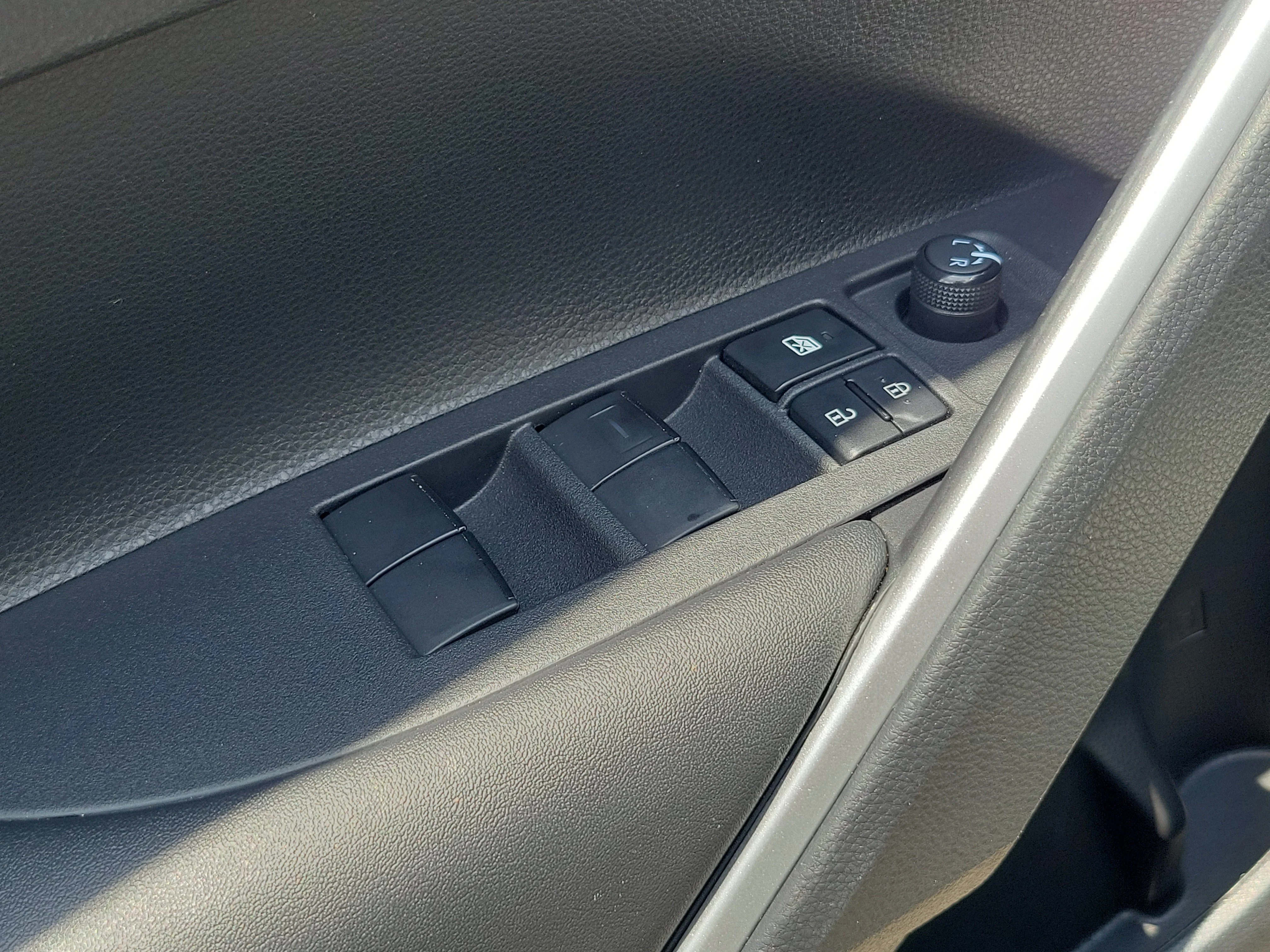 Used 2023 Wind Chill Pearl Toyota LE image 22