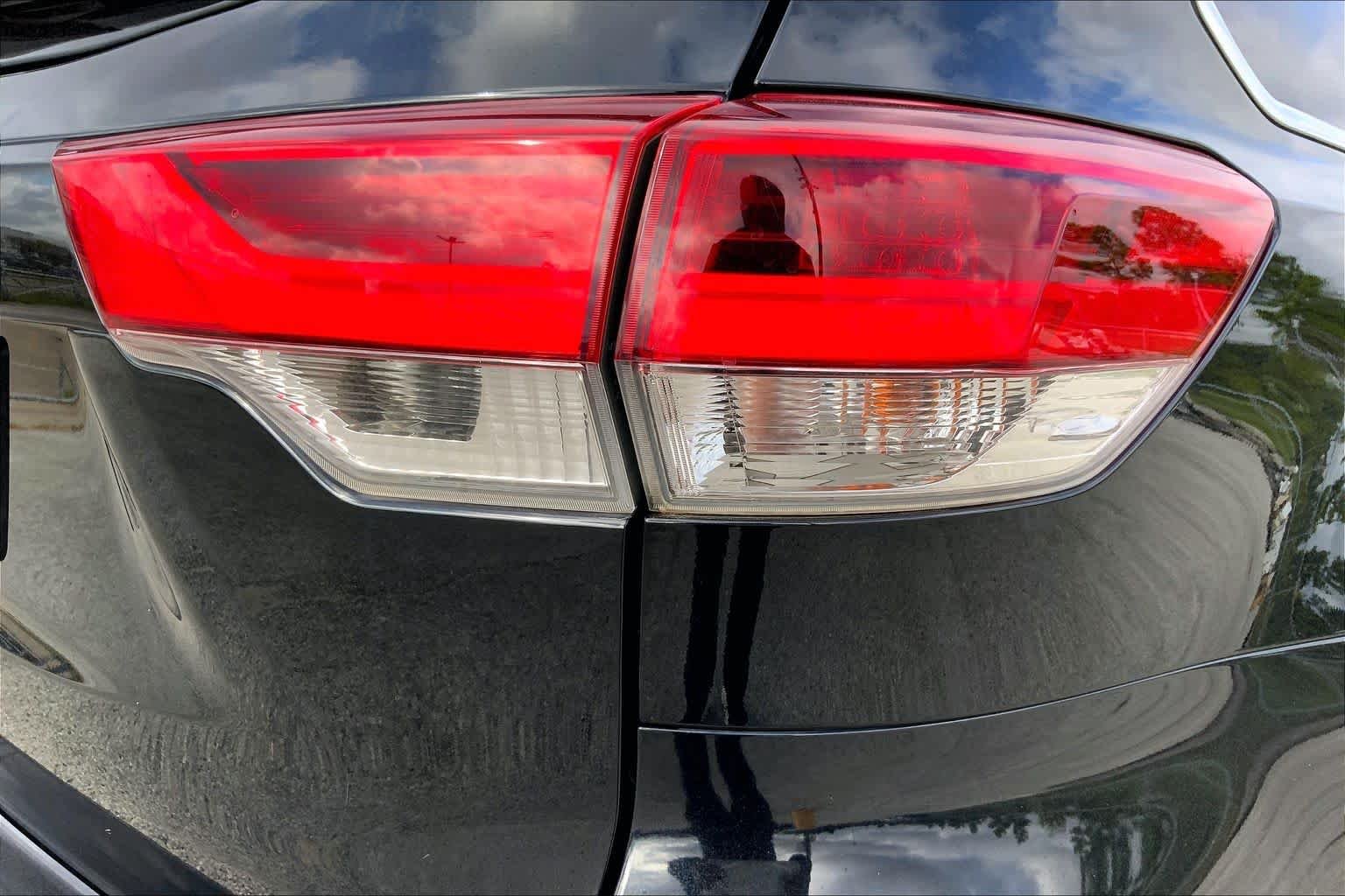 Used 2019 Midnight Black Metallic Toyota LE image 30