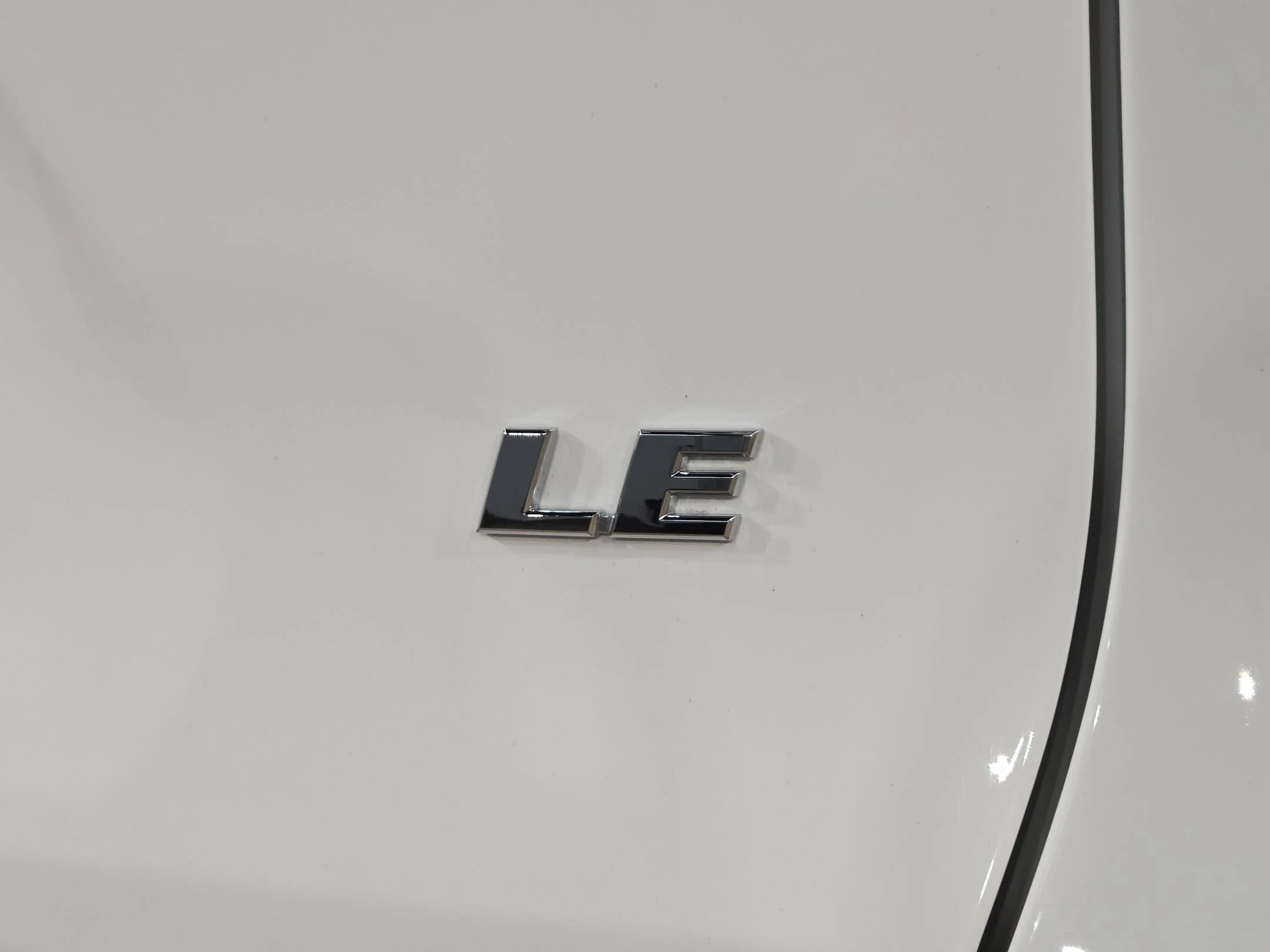 Used 2022 White Toyota LE image 37